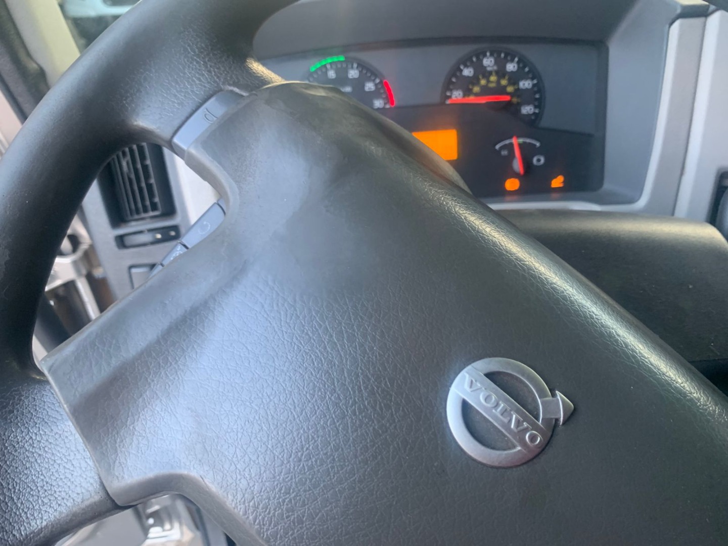 Volvo VM270  CINZA - 2021/2021 - foto 9