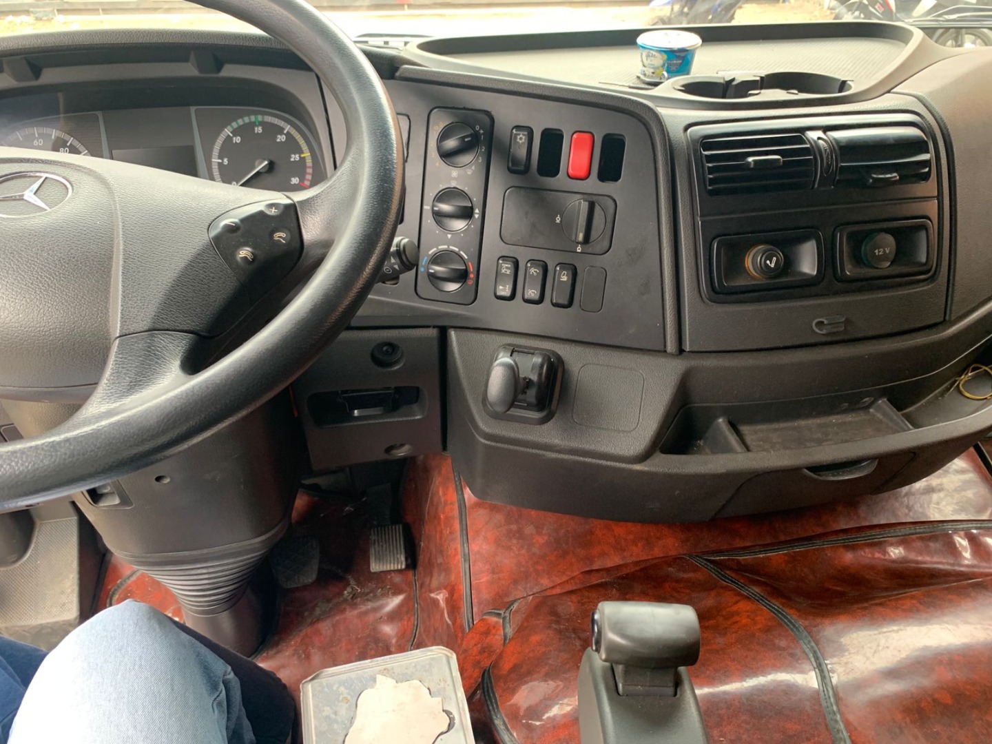 MERCEDES BENZ Atego 2430 LEITO TETO ALTO VERMELHA - 2020/2020 - foto 8