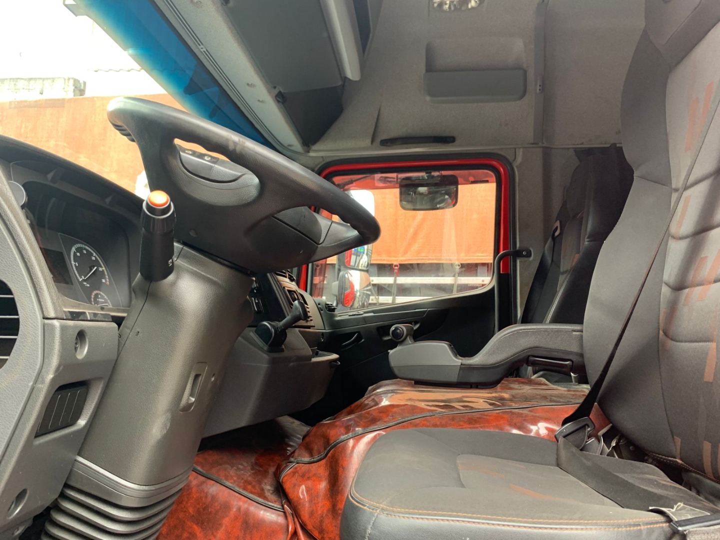 MERCEDES BENZ Atego 2430 LEITO TETO ALTO VERMELHA - 2020/2020 - foto 7