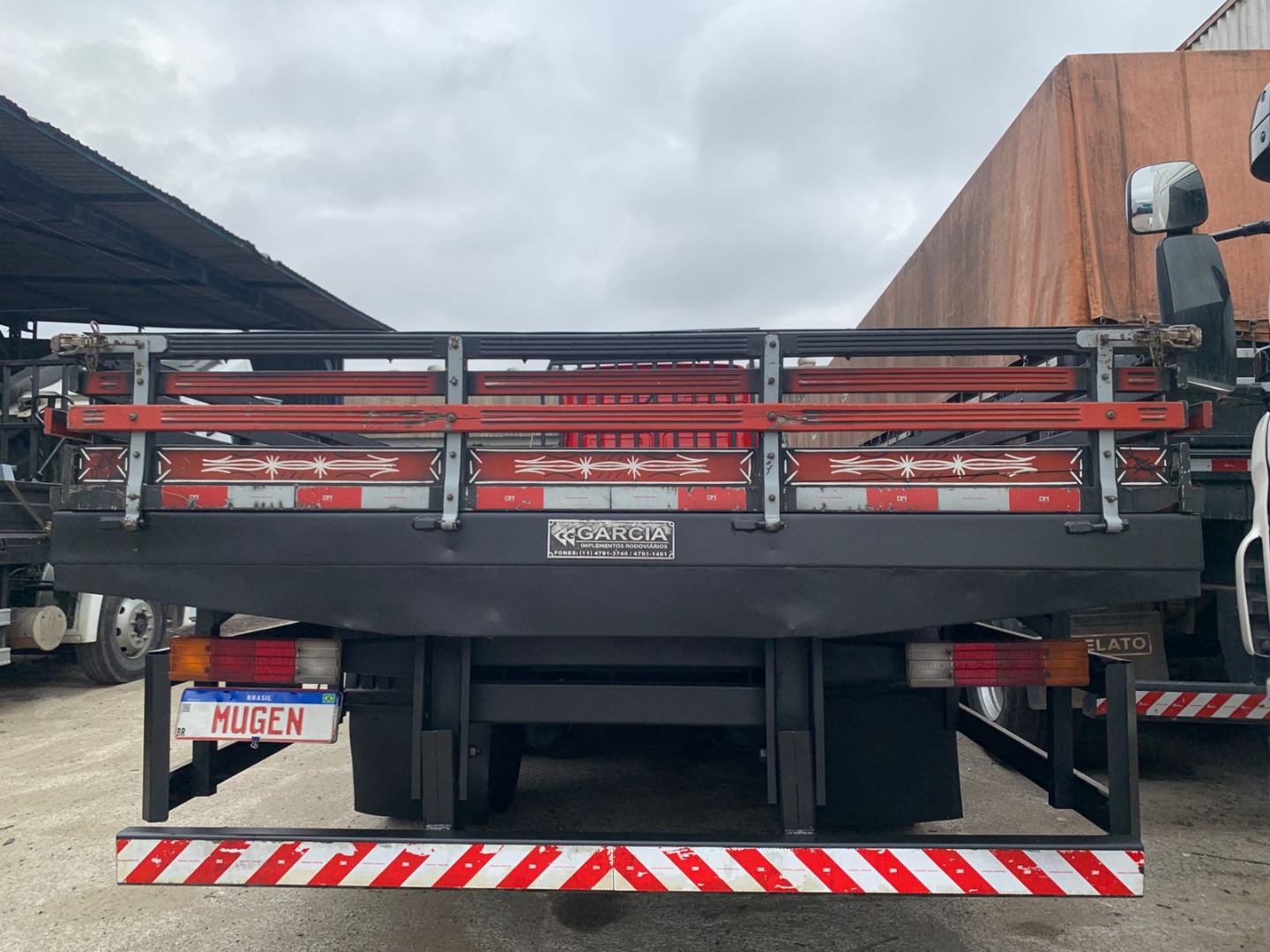 MERCEDES BENZ Atego 2430 LEITO TETO ALTO VERMELHA - 2020/2020 - foto 4