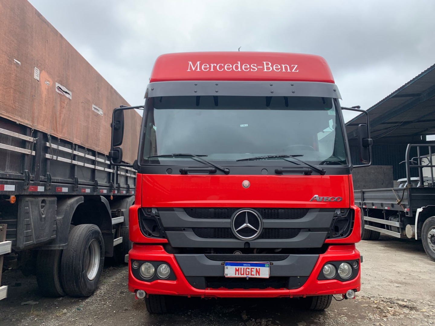 MERCEDES BENZ Atego 2430 LEITO TETO ALTO VERMELHA - 2020/2020 - foto 3