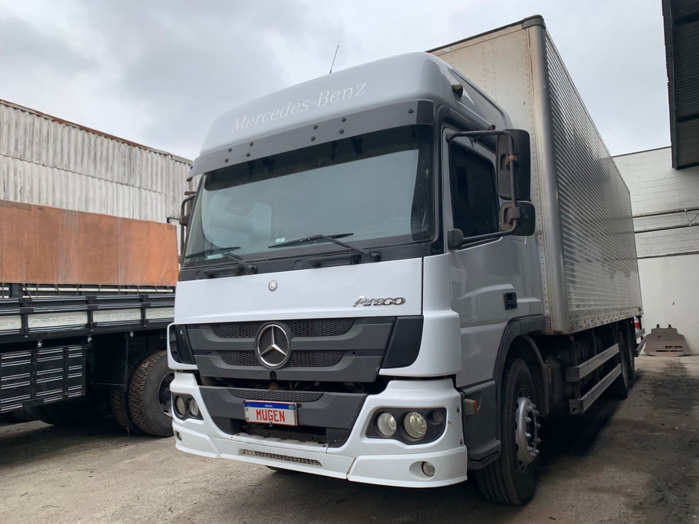 MERCEDES BENZ Atego 2426 COM BAÚ BRANCA - 2020/2021 - foto 1