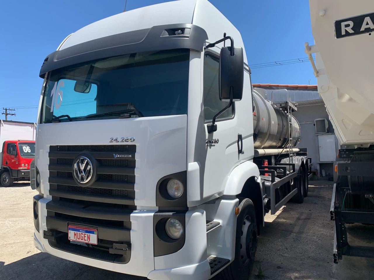 VOLKSWAGEN 24.280 LEITO TETO ALTO COM TANQUE BRANCA - 2016/2016 - foto 2