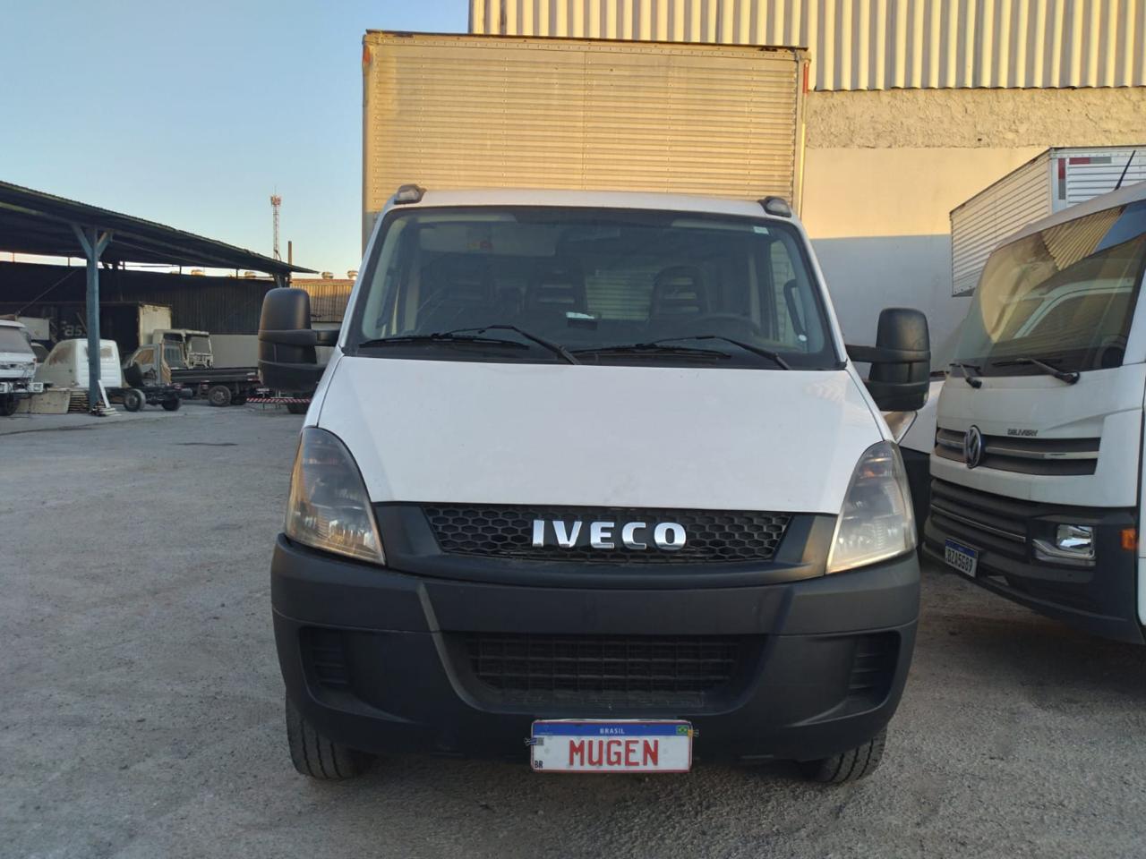 IVECO DAILY 35S14 COM BAÚ BRANCA - 2018/2018 - foto 2
