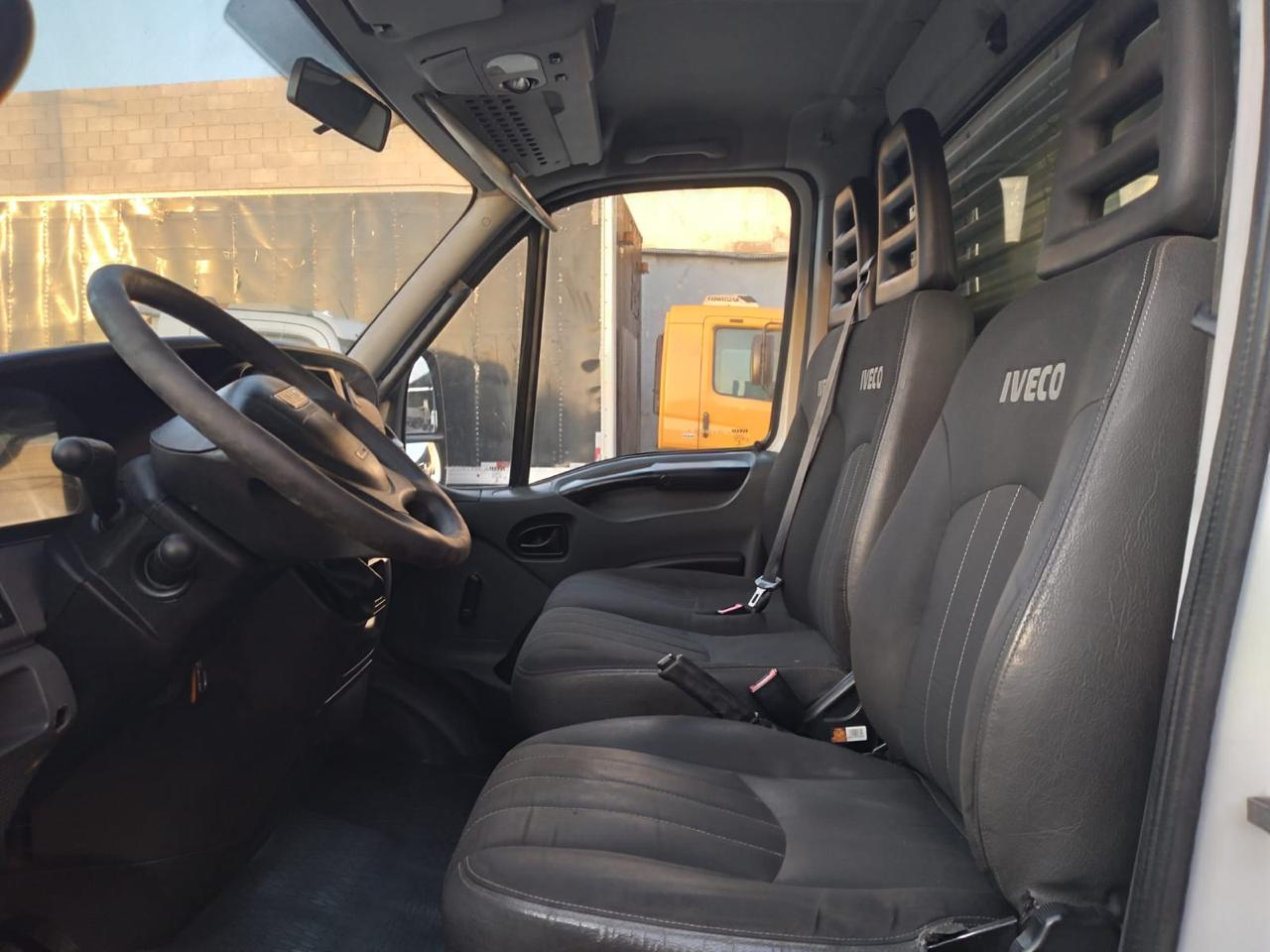 IVECO DAILY 35S14 COM BAÚ BRANCA - 2018/2018 - foto 8