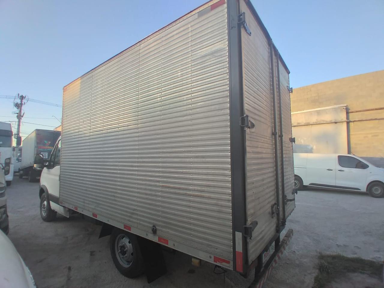 IVECO DAILY 35S14 COM BAÚ BRANCA - 2018/2018 - foto 4