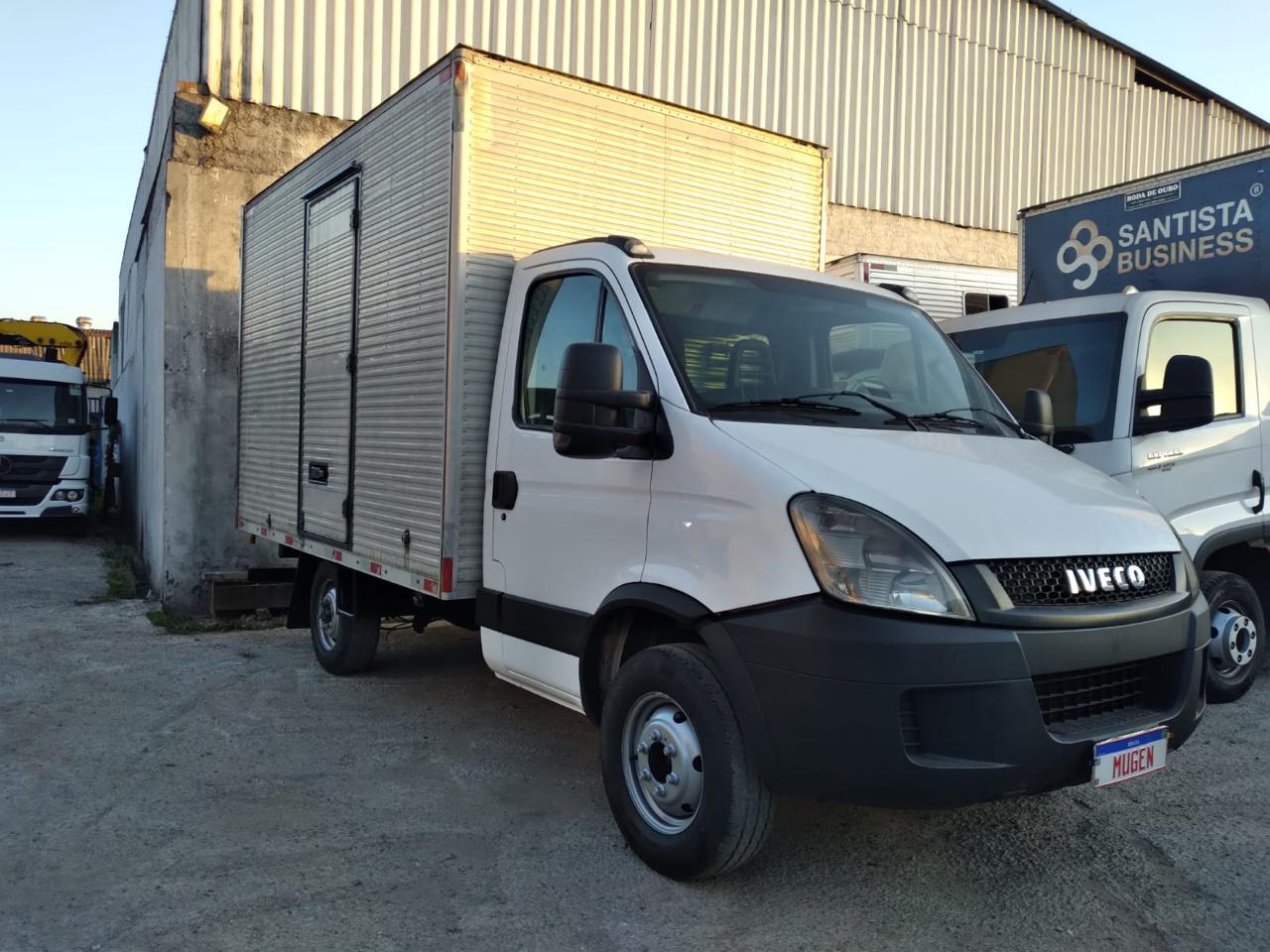 IVECO DAILY 35S14 COM BAÚ BRANCA - 2018/2018 - foto 3