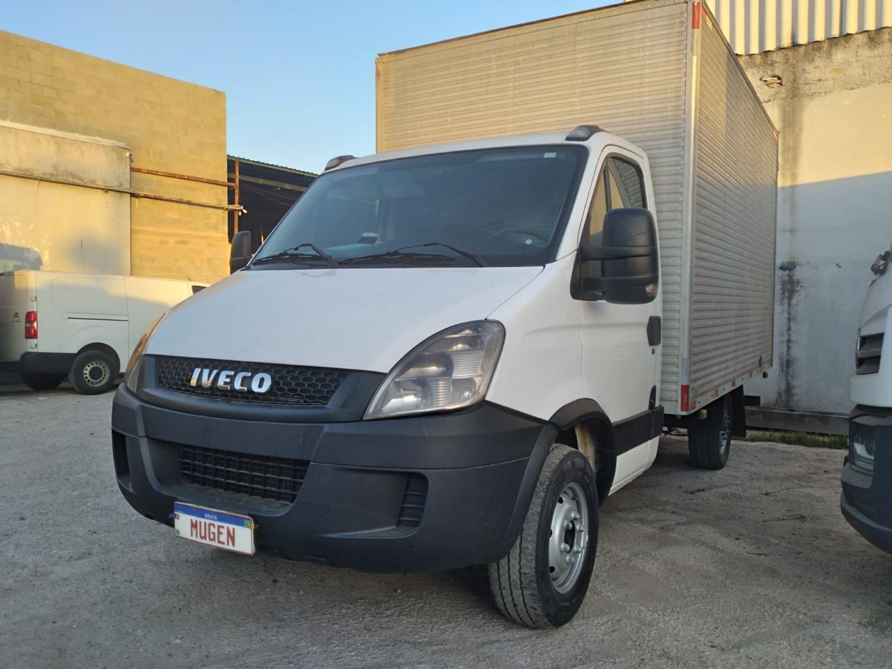 IVECO DAILY 35S14 COM BAÚ BRANCA - 2018/2018 - foto 1