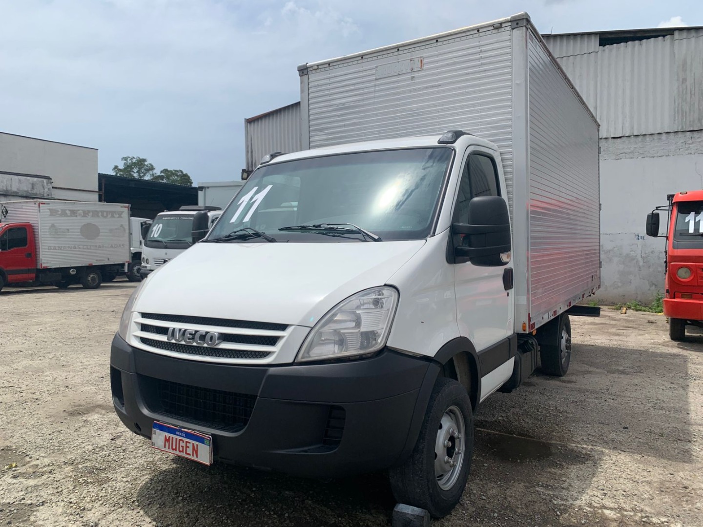 IVECO DAILY 35S14 COM BAÚ BRANCA - 2011/2011 - foto 1