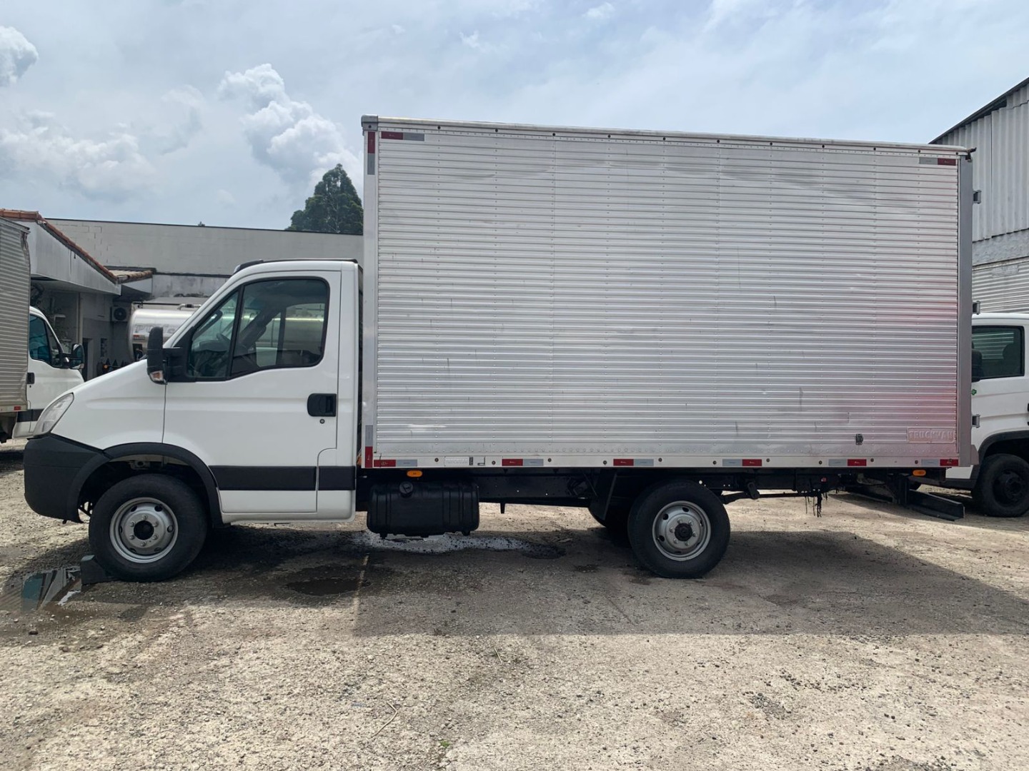 IVECO DAILY 35S14 COM BAÚ BRANCA - 2011/2011 - foto 4