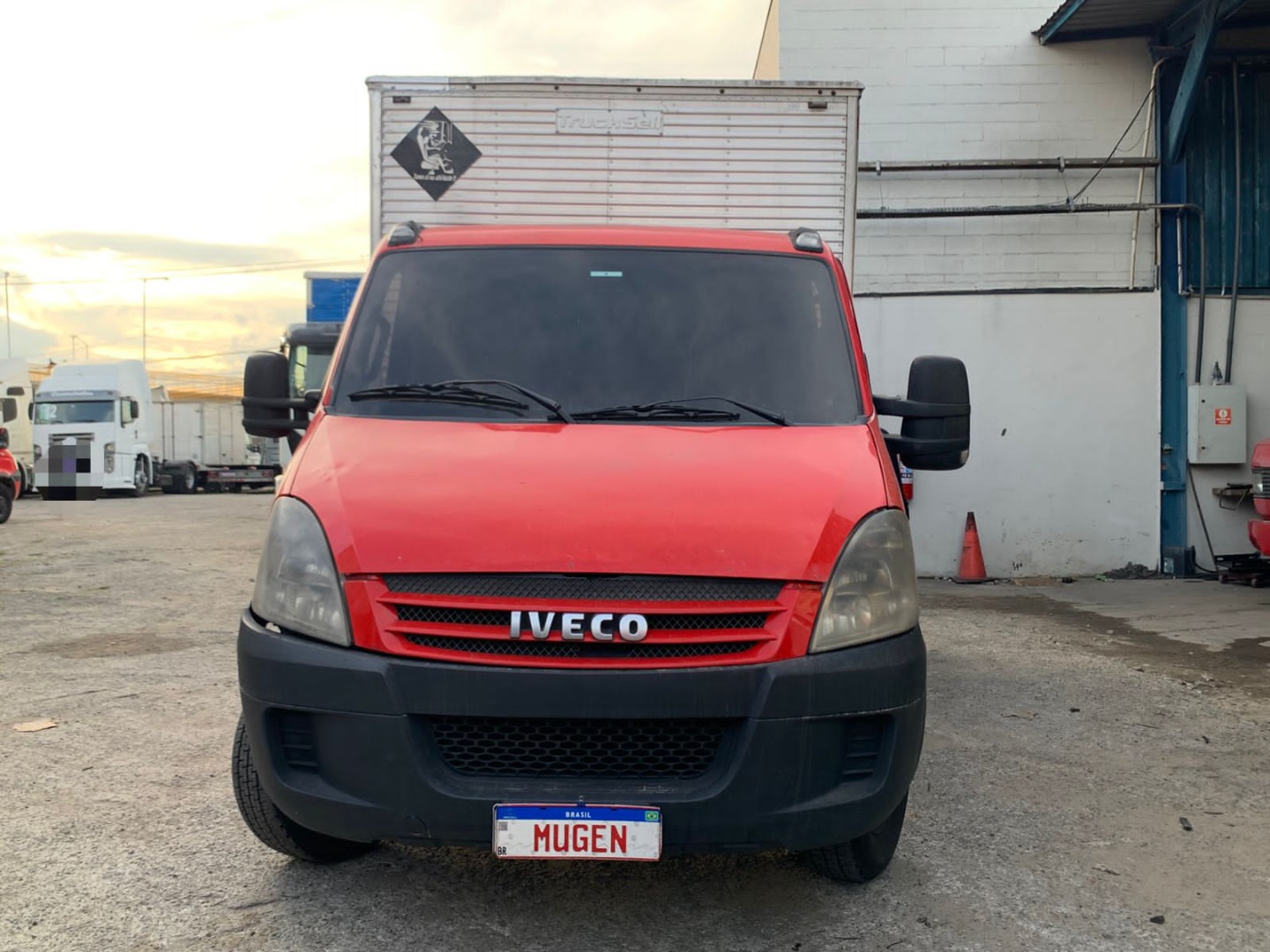 IVECO DAILY 35S14 COM BAÚ VERMELHA - 2011/2011 - foto 1