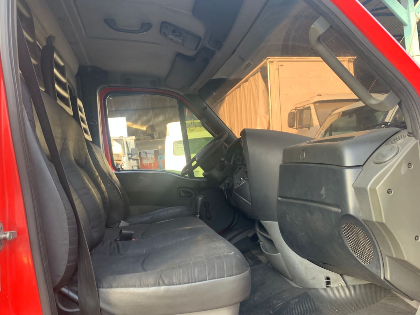 IVECO DAILY 35S14 COM BAÚ VERMELHA - 2011/2011 - foto 8