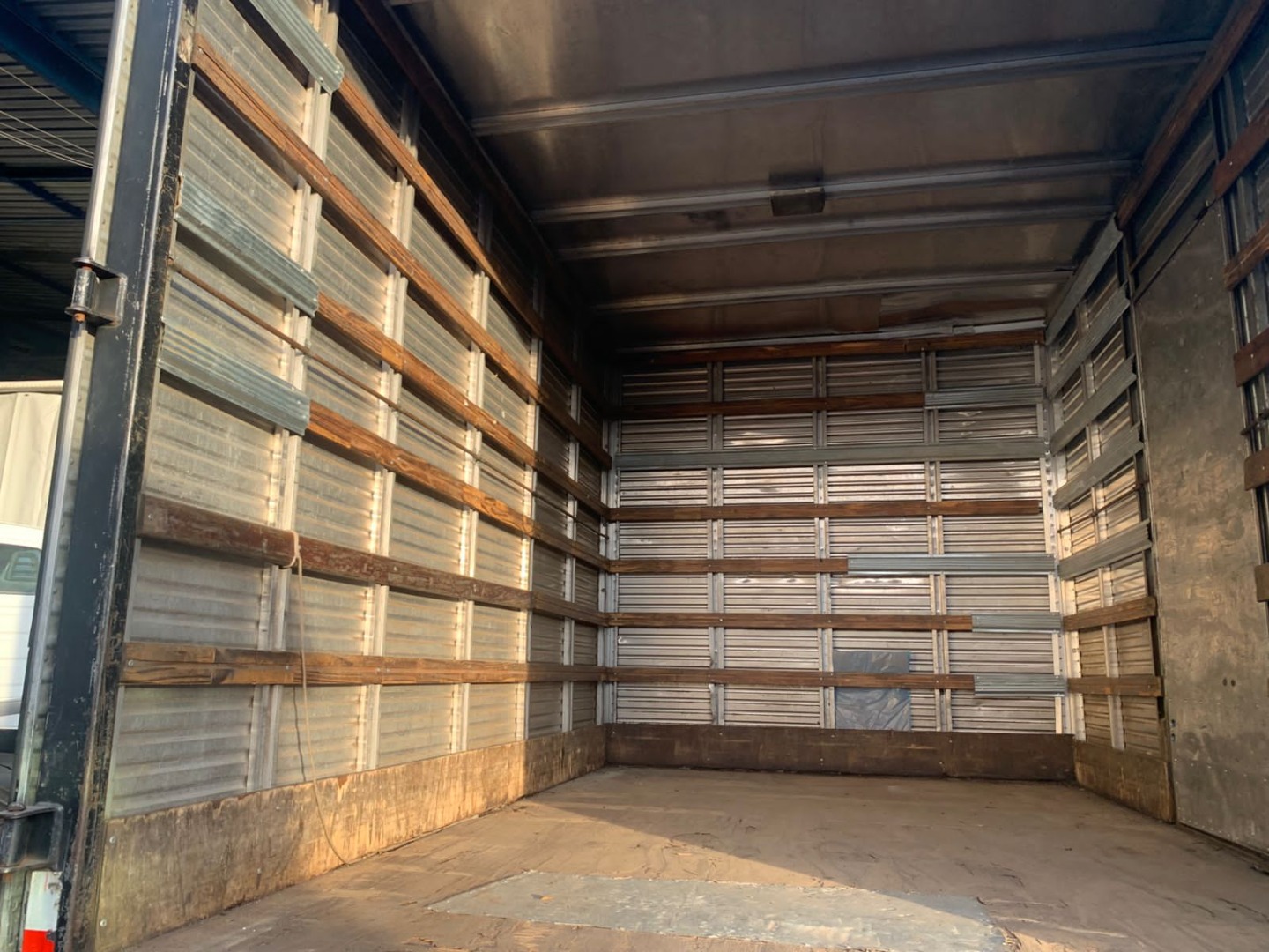 IVECO DAILY 35S14 COM BAÚ VERMELHA - 2011/2011 - foto 9