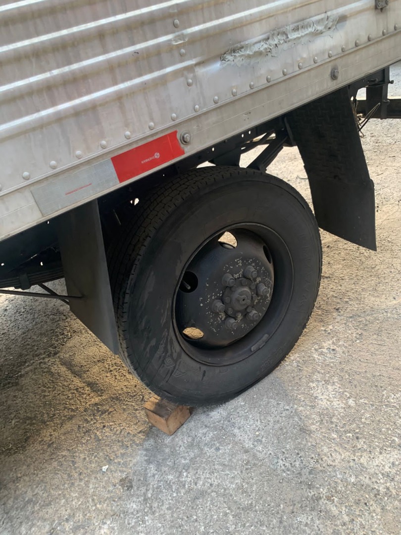 IVECO DAILY 35S14 COM BAÚ VERMELHA - 2011/2011 - foto 4