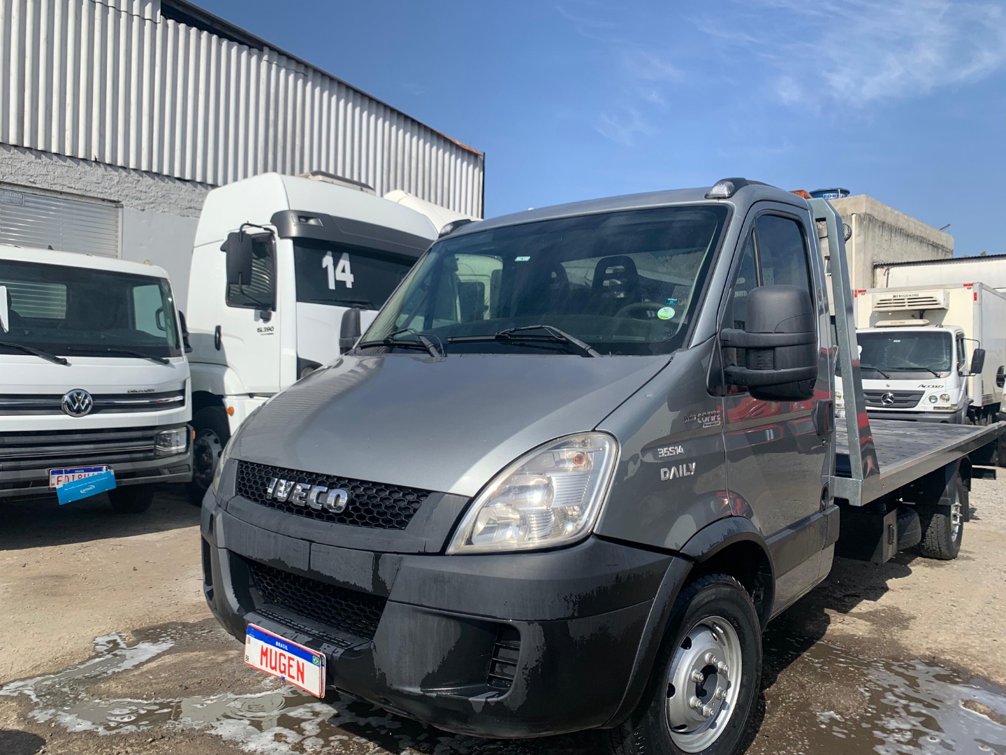 IVECO DAILY 35S14 COM PLATAFORMA GUINCHO PRATA - 2015/2015 - foto 1