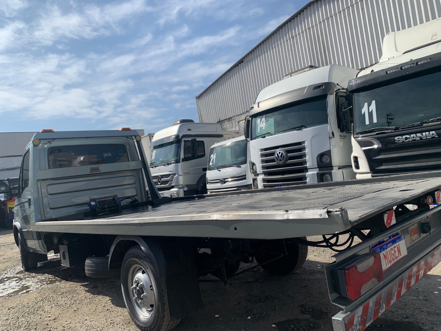 IVECO DAILY 35S14 COM PLATAFORMA GUINCHO PRATA - 2015/2015 - foto 4