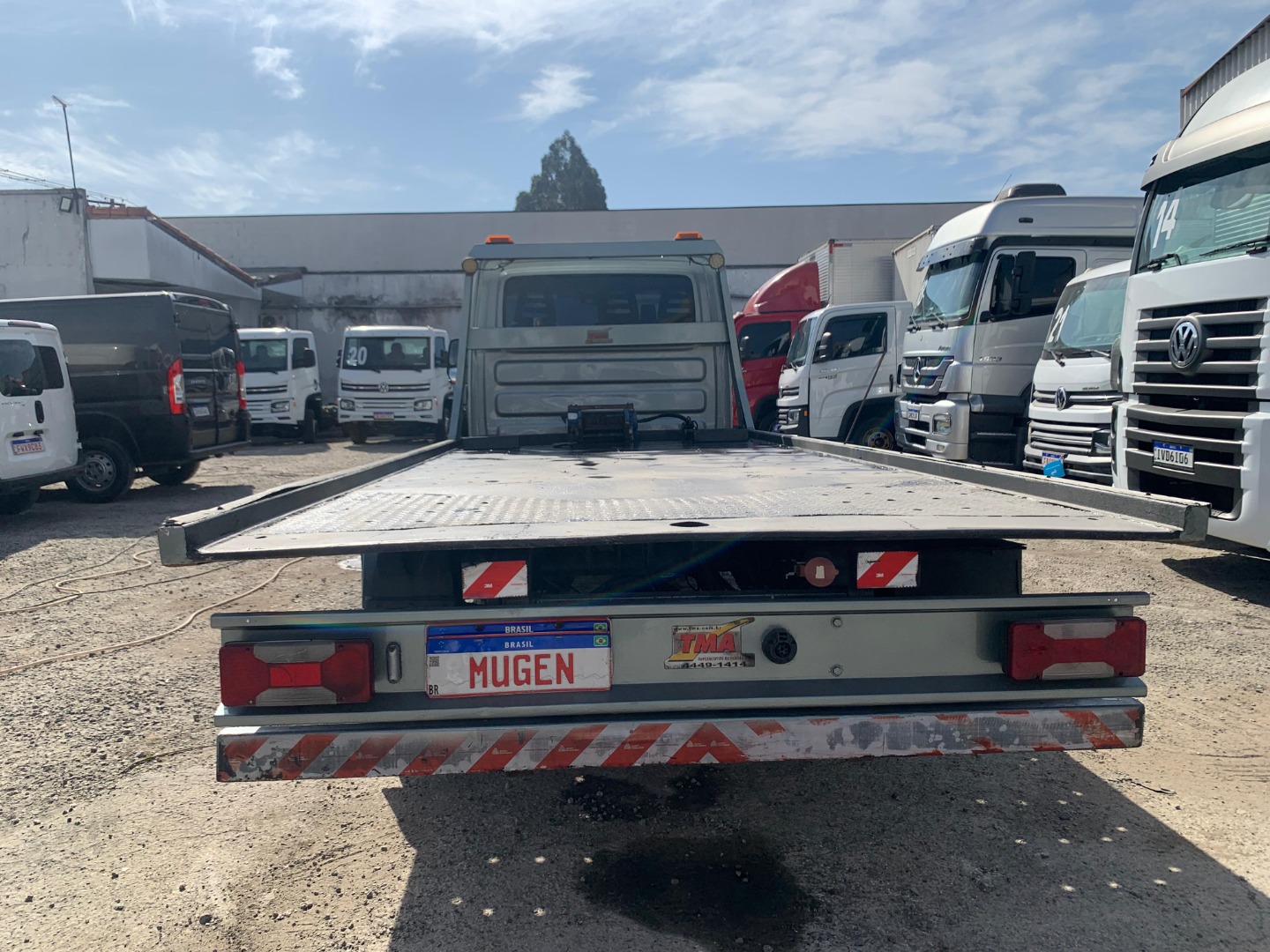 IVECO DAILY 35S14 COM PLATAFORMA GUINCHO PRATA - 2015/2015 - foto 3