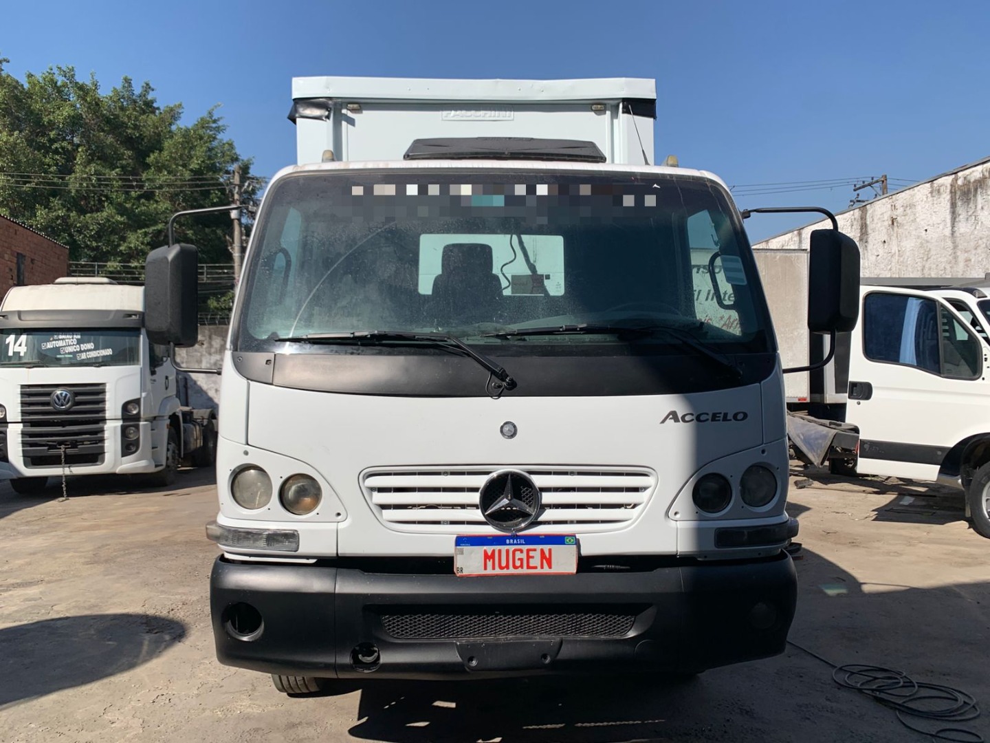 MERCEDES BENZ ACCELO 915 COM BAÚ SIDER BRANCA - 2010/2010 - foto 1