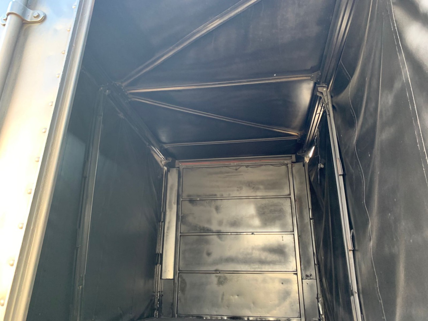 MERCEDES BENZ ACCELO 915 COM BAÚ SIDER BRANCA - 2010/2010 - foto 4