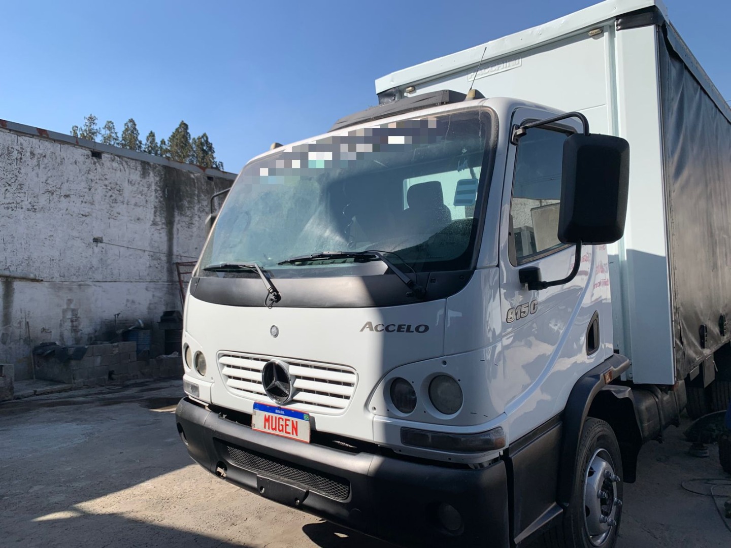 MERCEDES BENZ ACCELO 915 COM BAÚ SIDER BRANCA - 2010/2010 - foto 2