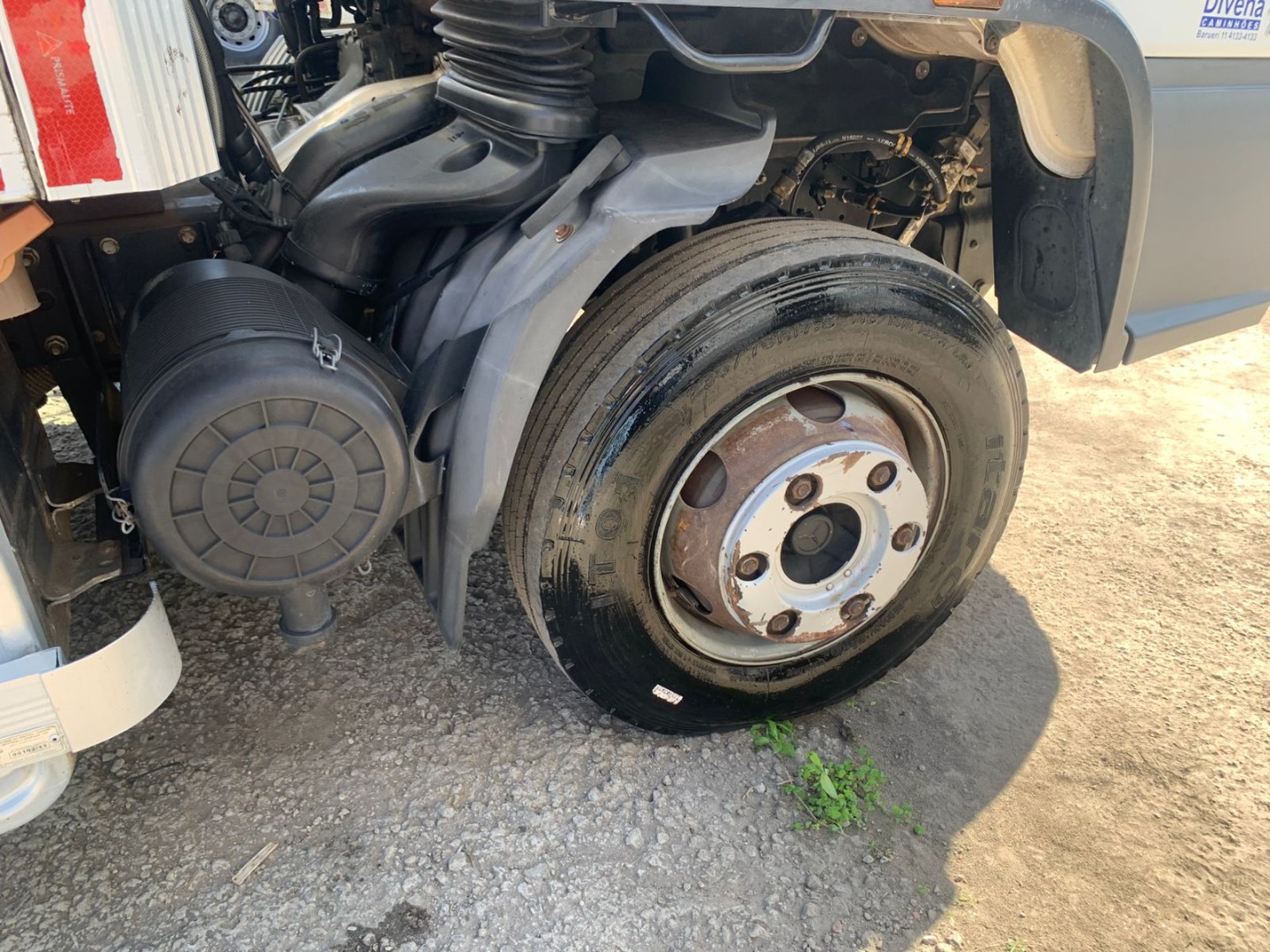 MERCEDES BENZ ACCELO 1016 COM BAÚ FRIGORÍFICO BRANCA - 2017/2018 - foto 4