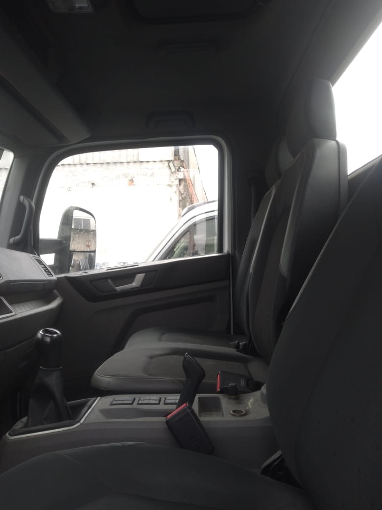 VOLKSWAGEN 13.180 DELIVERY 6X2 BRANCA - 2019/2020 - foto 5
