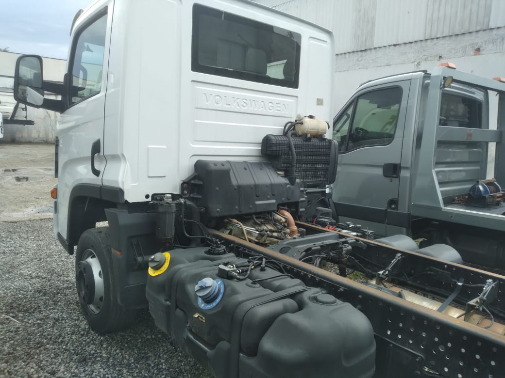 VOLKSWAGEN 13.180 DELIVERY 6X2 BRANCA - 2019/2020 - foto 3