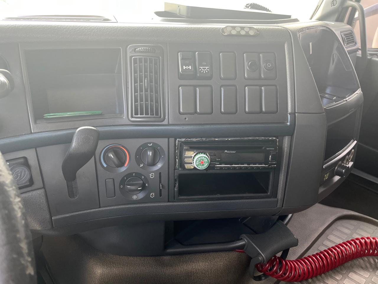 Volvo FH440 TETO BAIXO BRANCA - 2009/2010 - foto 9