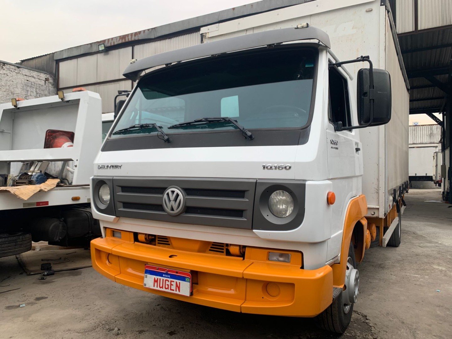 VOLKSWAGEN 10.160 DELIVERY COM BAÚ SIDER BRANCA - 2015/2016 - foto 1