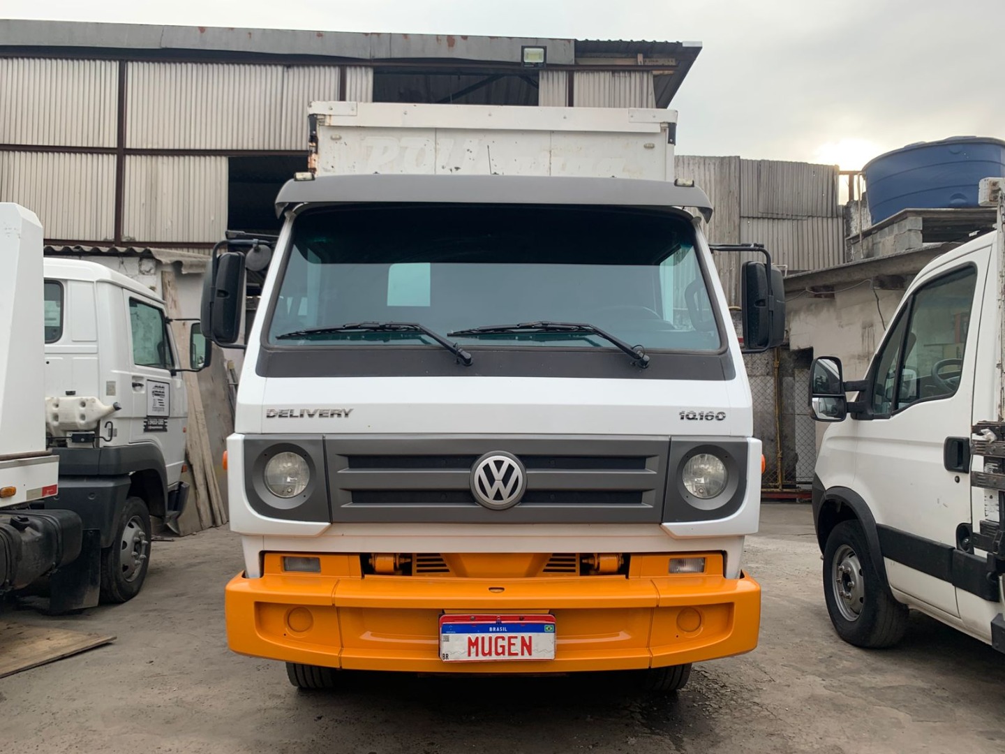 VOLKSWAGEN 10.160 DELIVERY COM BAÚ SIDER BRANCA - 2015/2016 - foto 2