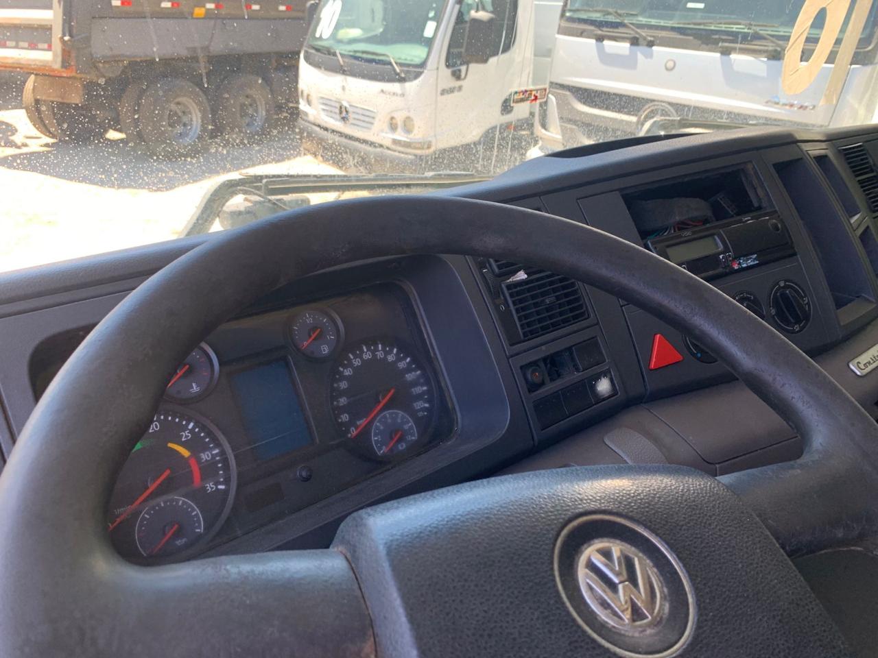 VOLKSWAGEN 17.280 CONSTELLATION 4X2 BRANCA - 2015/2016 - foto 9