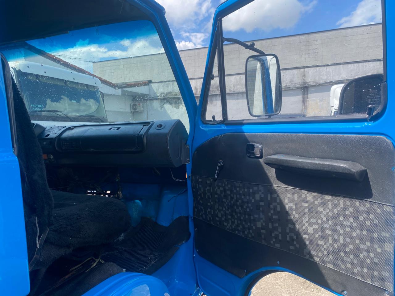 VOLKSWAGEN 6.90 COM BAÚ FRIGORÍFICO AZUL - 1987/1987 - foto 6
