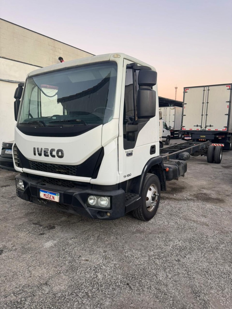 IVECO TECTOR 11.190 NO CHASSI BRANCO - 2021/2022 - foto 2