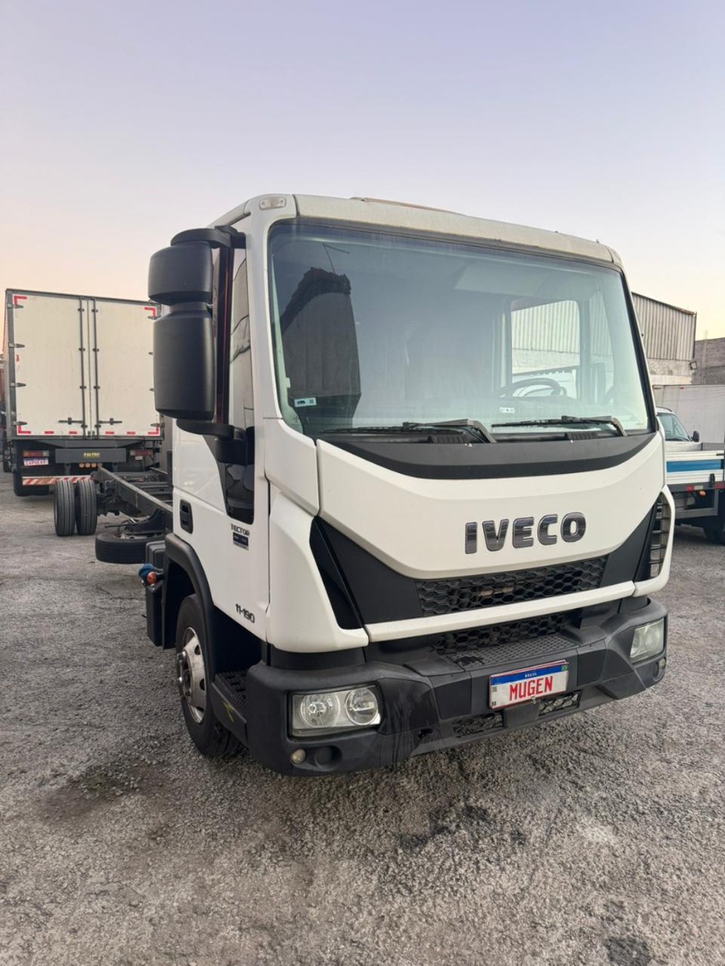 IVECO TECTOR 11.190 NO CHASSI BRANCO - 2021/2022 - foto 3