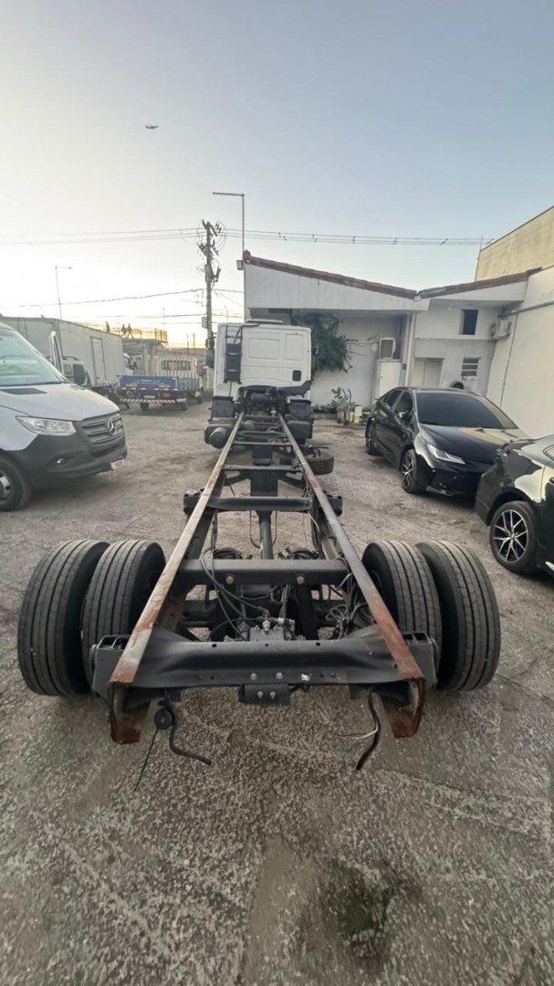 IVECO TECTOR 11.190 NO CHASSI BRANCO - 2021/2022 - foto 4