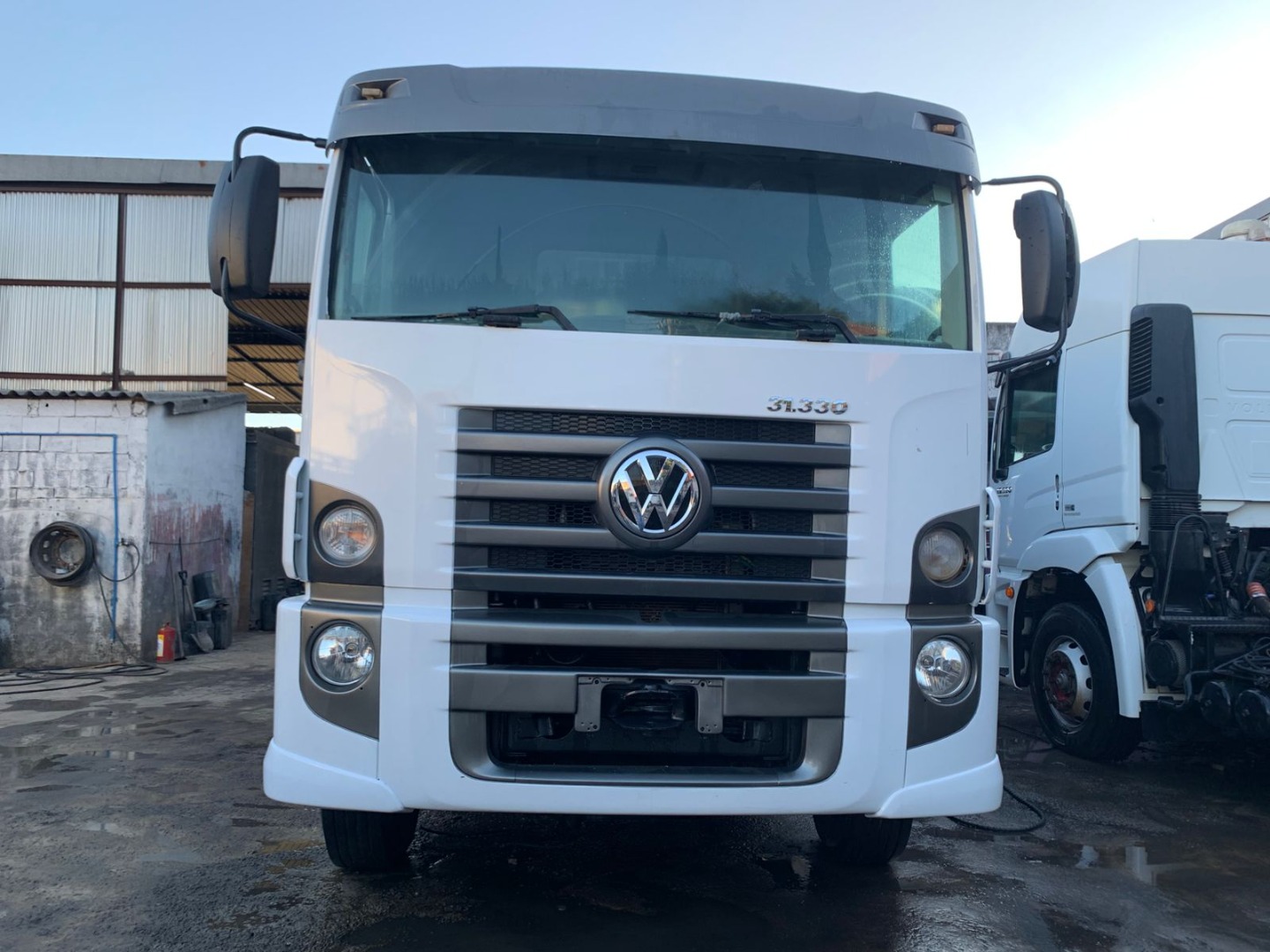 VOLKSWAGEN 31.330 BASCULANTE BRANCA - 2013/2013 - foto 1