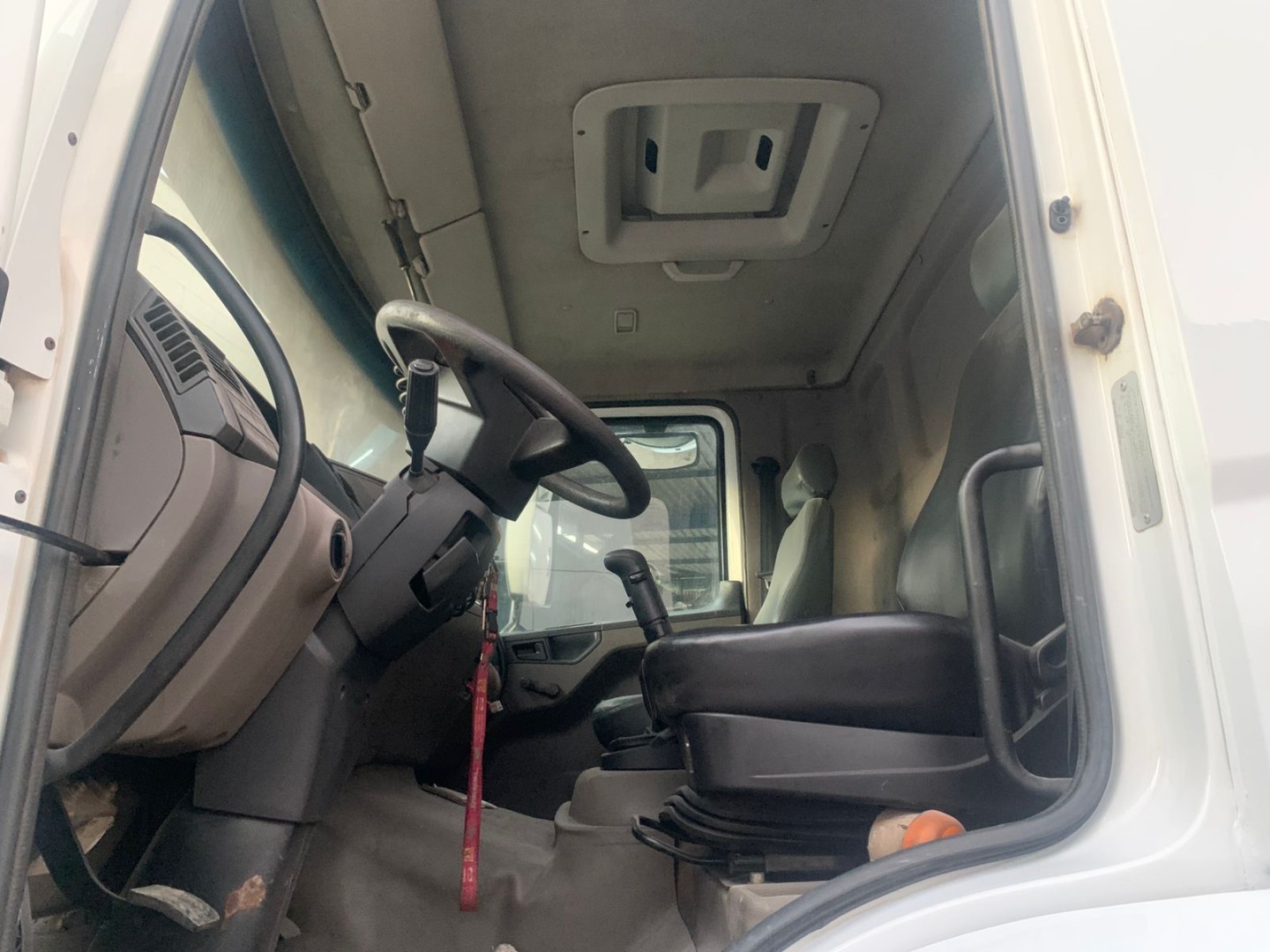 VOLKSWAGEN 31.280  CAÇAMBA BASCULANTE BRANCA - 2015/2015 - foto 7