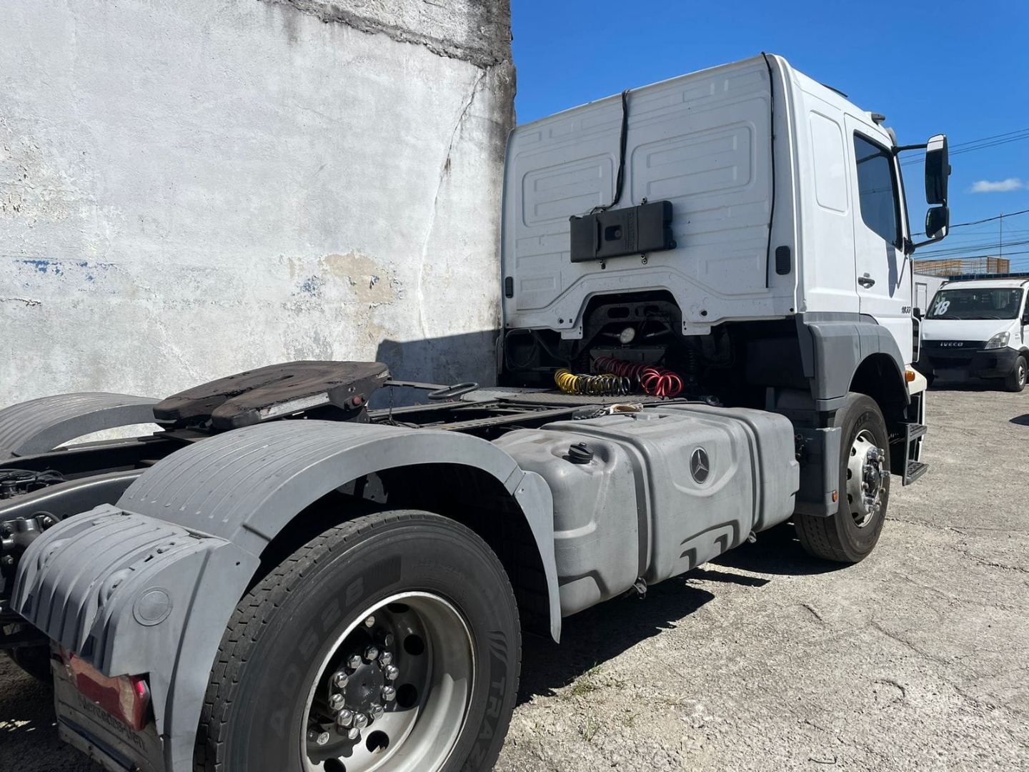 MERCEDES BENZ AXOR 1933 TETO BAIXO BRANCA - 2010/2010 - foto 4