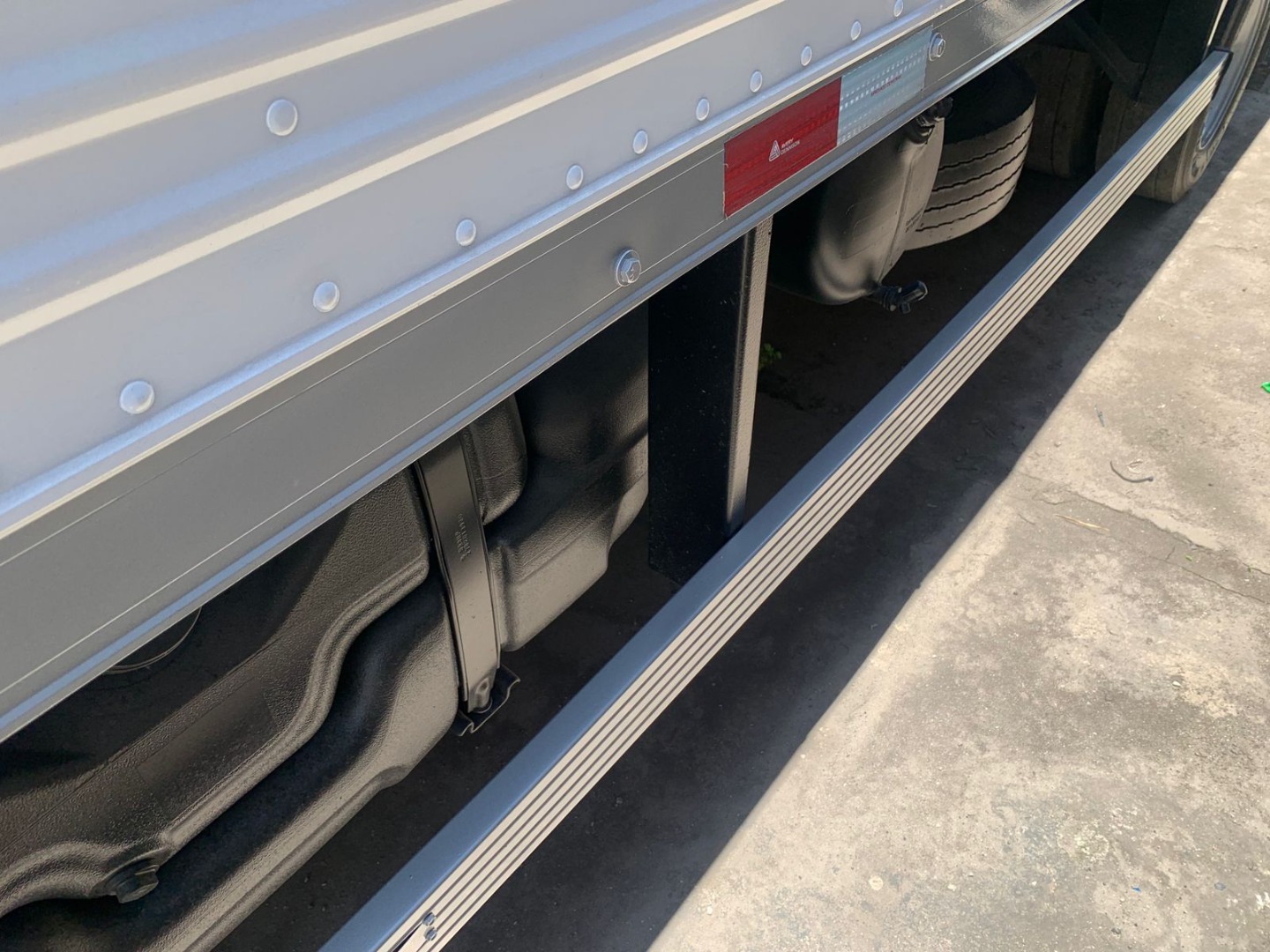 VOLKSWAGEN 11.180 DELIVERY COM BAÚ BRANCA - 2021/2022 - foto 5
