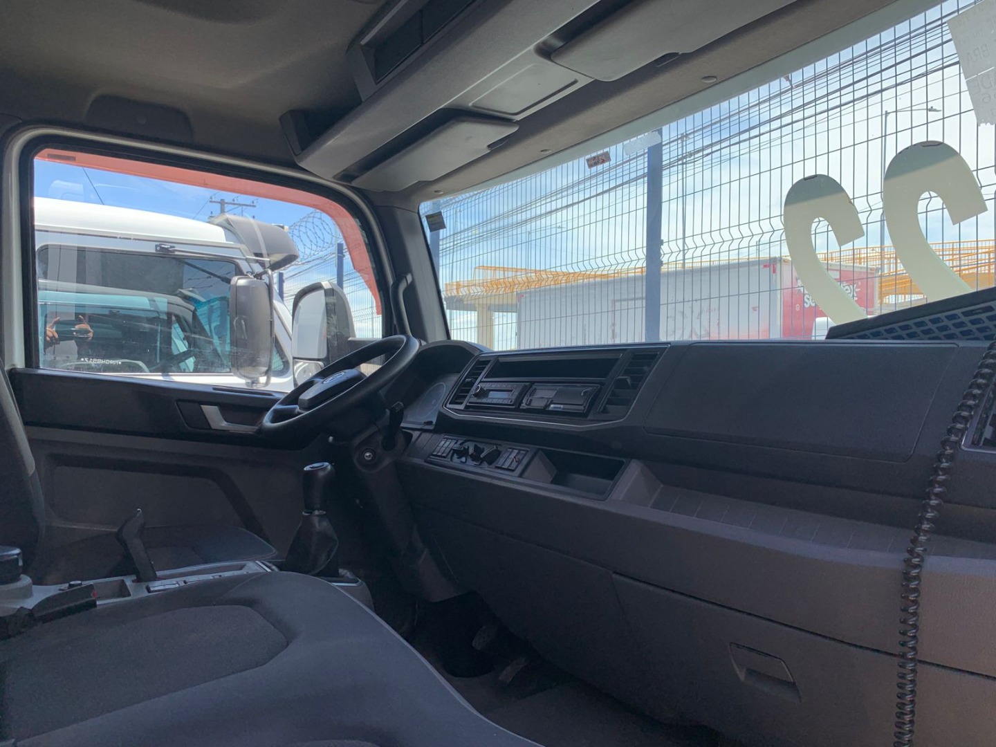 VOLKSWAGEN 11.180 DELIVERY COM BAÚ BRANCA - 2021/2022 - foto 9