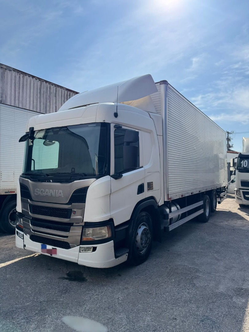 SCANIA P 250 BAÚ ALUMÍNIO 8,50 M BRANCA - 2020/2021 - foto 3