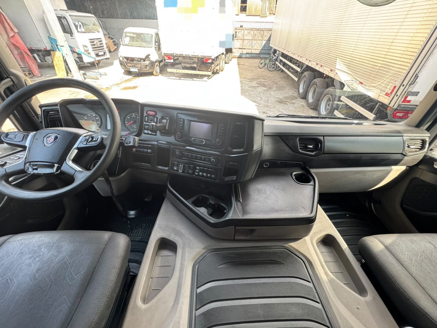 SCANIA P 250 BAÚ ALUMÍNIO 8,50 M BRANCA - 2020/2021 - foto 6