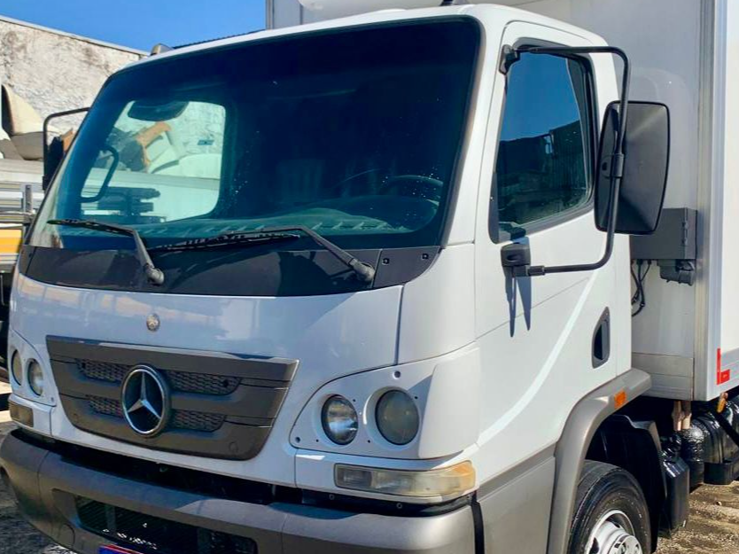 MERCEDES BENZ ACCELO 1016 COM BAÚ FRIGORÍFICO BRANCA