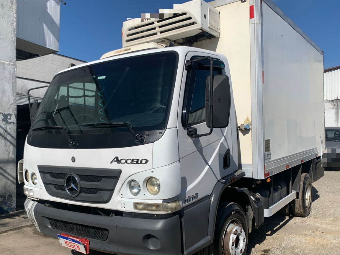 MERCEDES BENZ ACCELO 1016 COM BAÚ FRIGORÍFICO BRANCA