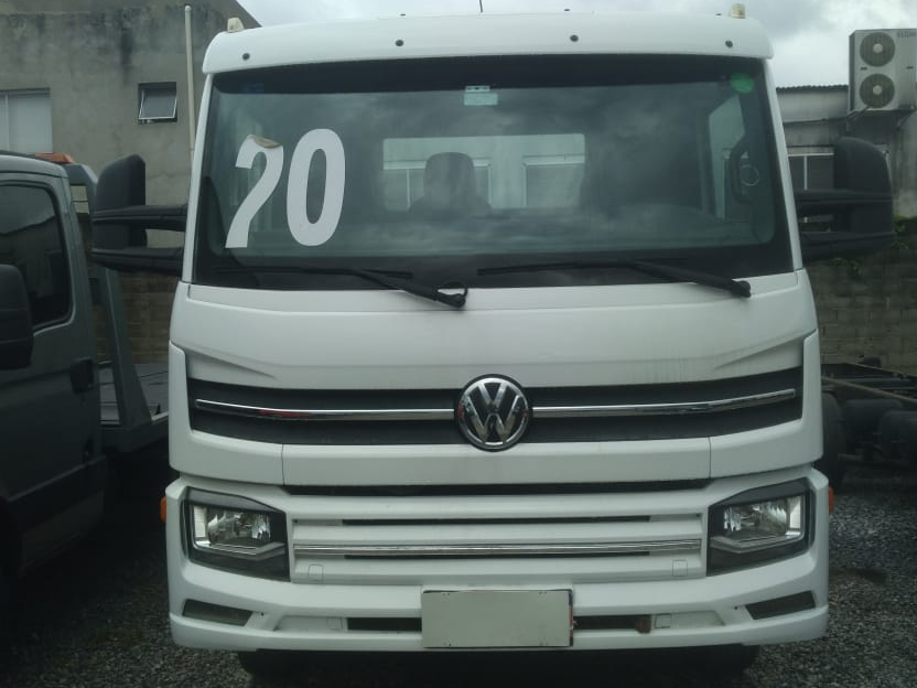 VOLKSWAGEN 13.180 DELIVERY 6X2 BRANCA