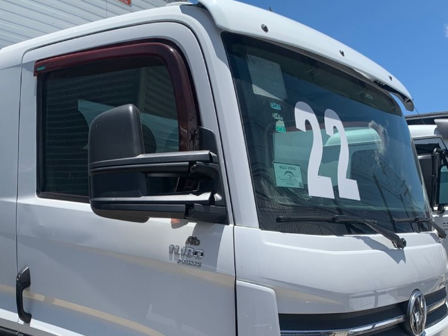 VOLKSWAGEN 11.180 DELIVERY COM BAÚ BRANCA
